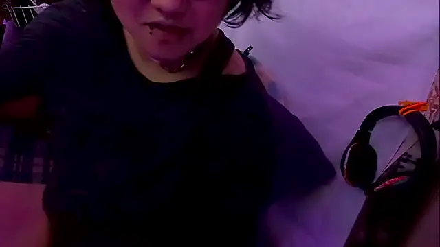 Snapshot of Ftm_Bunny chatting on 12/22/25, 10:45 Ftm Bunny online show from 12/22/25, 10:45