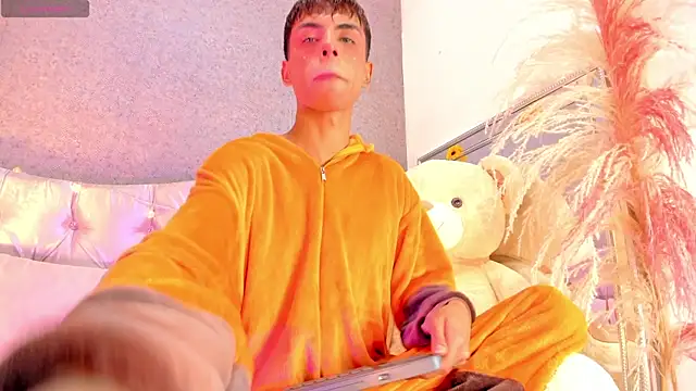 PrincePoppy online show from 09/18/25, 08:33