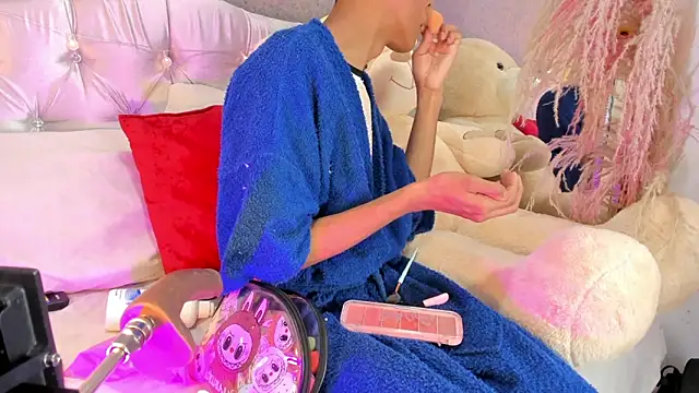 PrincePoppy online show from 10/06/25, 08:39