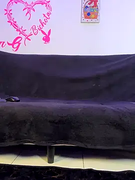 Snapshot of Valen_G111 chatting on 10/19/25, 05:46 Valen G111 online show from 10/19/25, 05:46