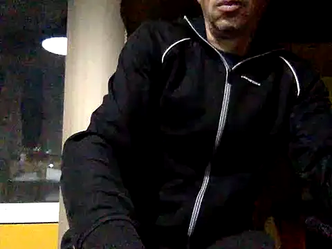 Snapshot of adiluci1 chatting on 11/23/25, 03:39 adiluci1 online show from 11/23/25, 03:39