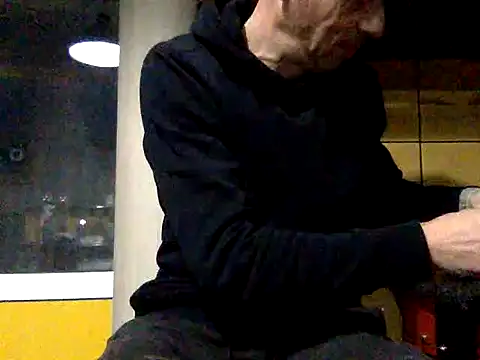 Snapshot of adiluci1 chatting on 11/30/25, 02:59 adiluci1 online show from 11/30/25, 02:59