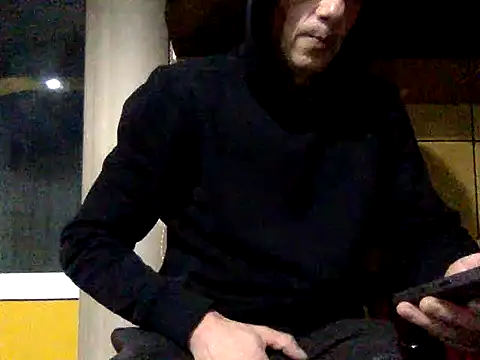 Snapshot of adiluci1 chatting on 12/21/25, 06:04 adiluci1 online show from 12/21/25, 06:04