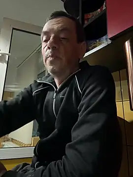 Snapshot of adiluci1 chatting on 04/05/26, 02:20 adiluci1 online show from 04/05/26, 02:20