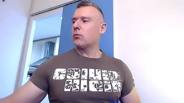 tomfoxcam online show from 10/21/25, 03:35