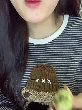 Snapshot of Linhtruong_ chatting on 12/22/25, 04:20 Linhtruong online show from 12/22/25, 04:20