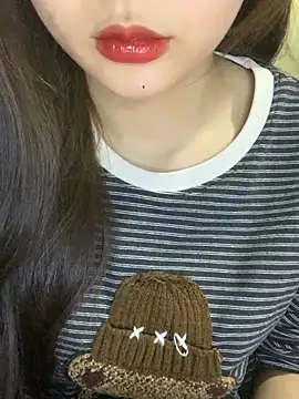 Snapshot of Linhtruong_ chatting on 02/07/26, 03:54 Linhtruong online show from 02/07/26, 03:54