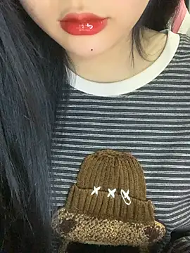 Snapshot of Linhtruong_ chatting on 02/11/26, 04:28 Linhtruong online show from 02/11/26, 04:28