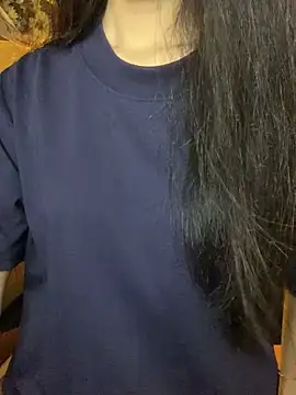 Snapshot of Nhinhi18 chatting on 09/12/25, 03:23 Nhinhi18 online show from 09/12/25, 03:23