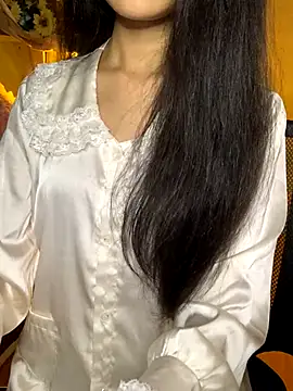 Snapshot of Nhinhi18 chatting on 09/25/25, 03:38 Nhinhi18 online show from 09/25/25, 03:38