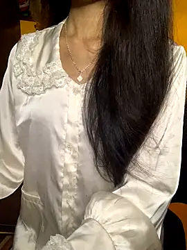 Snapshot of Nhinhi18 chatting on 10/12/25, 04:28 Nhinhi18 online show from 10/12/25, 04:28