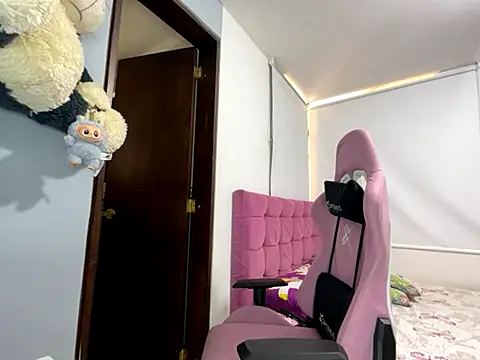 lucy grey25 online show from 09/27/25, 03:39