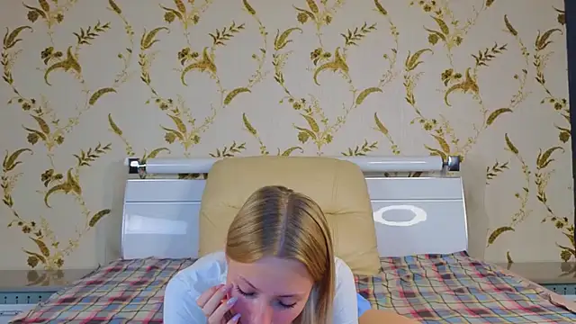 KatieFoulk online show from 10/17/25, 04:42