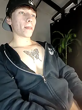 Snapshot of Logan_sixxer chatting on 11/23/25, 09:14 Logan sixxer online show from 11/23/25, 09:14