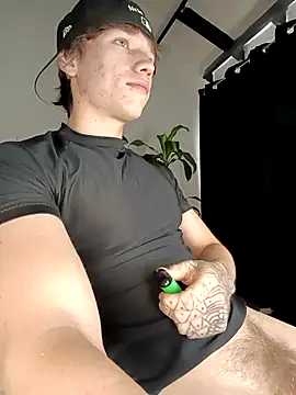 Snapshot of Logan_sixxer chatting on 11/28/25, 03:36 Logan sixxer online show from 11/28/25, 03:36