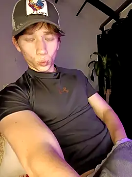 Snapshot of Logan_sixxer chatting on 12/21/25, 10:17 Logan sixxer online show from 12/21/25, 10:17