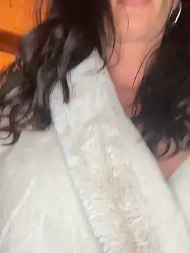 Elegant-Chlo37 online show from 03/18/26, 10:24