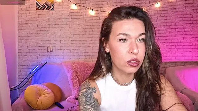 Snapshot of ReginaFoXXXy chatting on 10/20/25, 09:10 ReginaFoXXXy online show from 10/20/25, 09:10