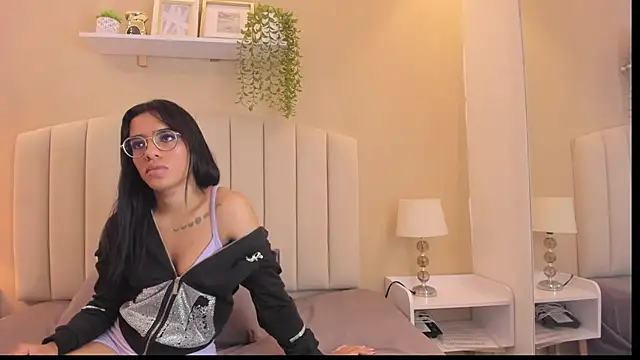 Rachel Donnelly online show from 12/21/25, 03:13