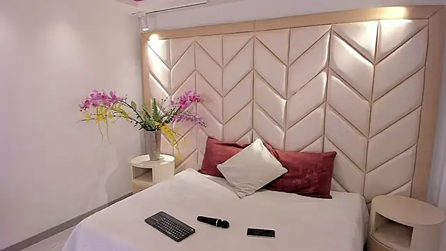 BarbieMonet online show from 12/20/25, 09:11