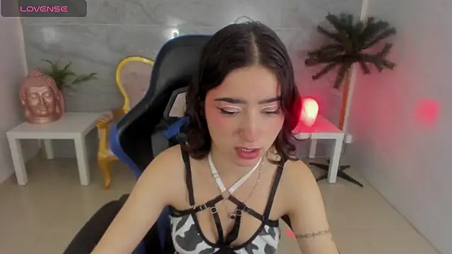 venuss09 s online show from 11/17/25, 01:50