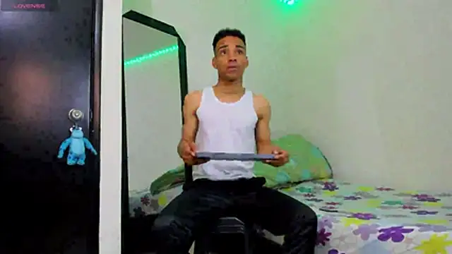 Snapshot of kenan_2601 chatting on 10/14/25, 11:49 kenan 2601 online show from 10/14/25, 11:49