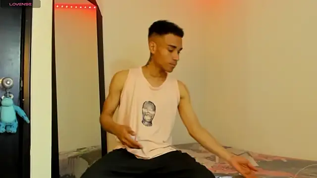 Snapshot of kenan_2601 chatting on 10/17/25, 12:01 kenan 2601 online show from 10/17/25, 12:01