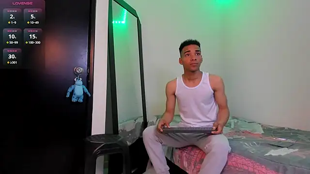 Snapshot of kenan_2601 chatting on 10/17/25, 11:07 kenan 2601 online show from 10/17/25, 11:07