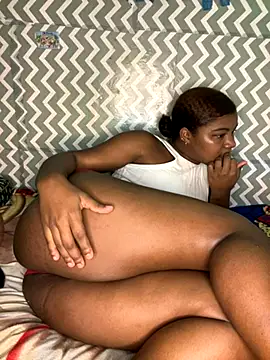 Snapshot of chocolatito-ho chatting on 11/04/25, 02:49 chocolatito-ho online show from 11/04/25, 02:49