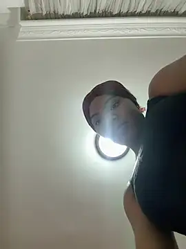 Snapshot of chocolatito-ho chatting on 02/13/26, 04:19 chocolatito-ho online show from 02/13/26, 04:19