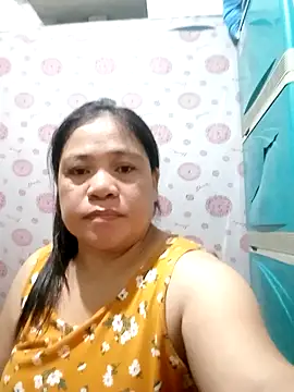 Snapshot of pinay_labb chatting on 12/17/25, 12:27 pinay labb online show from 12/17/25, 12:27