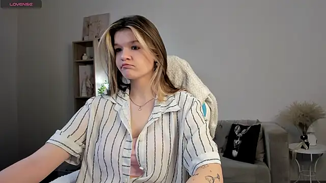 Kati Li online show from 11/17/25, 10:54