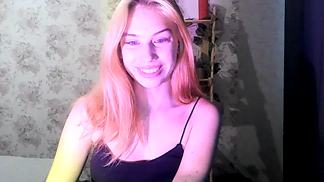 Snapshot of ClaireLaSweet chatting on 09/28/25, 11:21 ClaireLaSweet online show from 09/28/25, 11:21