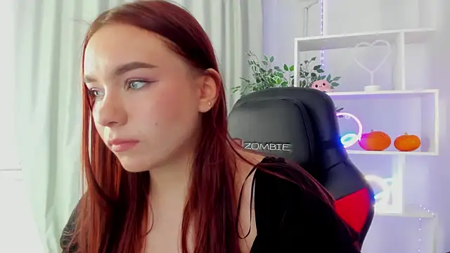 NoraHaynes online show from 10/21/25, 03:07