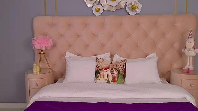 NoraHaynes online show from 12/20/25, 03:13