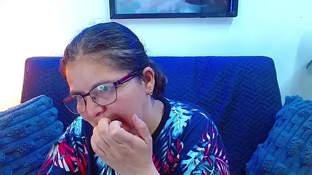 Snapshot of Linda_banks_ chatting on 09/09/25, 01:38 Linda banks  online show from 09/09/25, 01:38