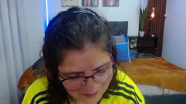 Snapshot of Linda_banks_ chatting on 09/10/25, 01:38 Linda banks  online show from 09/10/25, 01:38