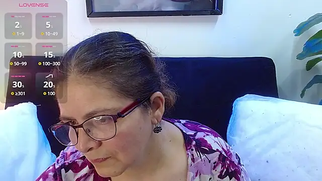 Snapshot of Linda_banks_ chatting on 09/23/25, 01:52 Linda banks  online show from 09/23/25, 01:52