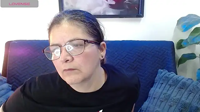 Snapshot of Linda_banks_ chatting on 10/11/25, 02:44 Linda banks  online show from 10/11/25, 02:44