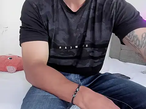 Snapshot of Edy_coltt chatting on 09/10/25, 01:33 Edy coltt online show from 09/10/25, 01:33