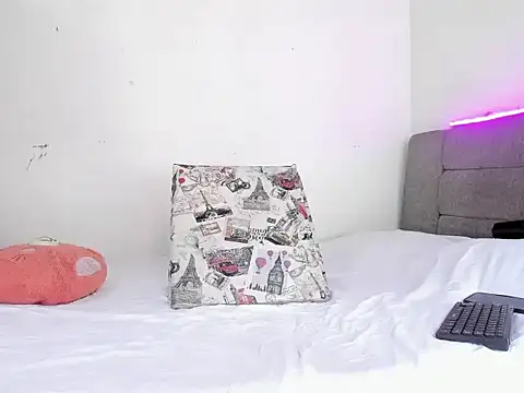 Snapshot of Edy_coltt chatting on 09/11/25, 01:33 Edy coltt online show from 09/11/25, 01:33