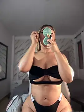 Snapshot of ChannelConnor_ chatting on 09/26/25, 11:03 ChannelConnor  online show from 09/26/25, 11:03