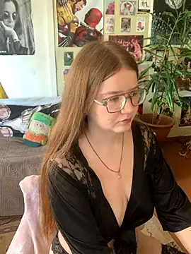 Snapshot of Sienna-Cow chatting on 09/10/25, 10:37 Sienna-Cow online show from 09/10/25, 10:37