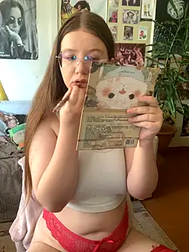 Snapshot of Sienna-Cow chatting on 09/11/25, 10:26 Sienna-Cow online show from 09/11/25, 10:26