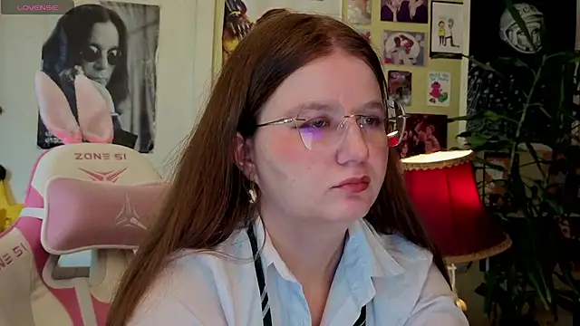 Snapshot of Sienna-Cow chatting on 10/07/25, 10:12 Sienna-Cow online show from 10/07/25, 10:12