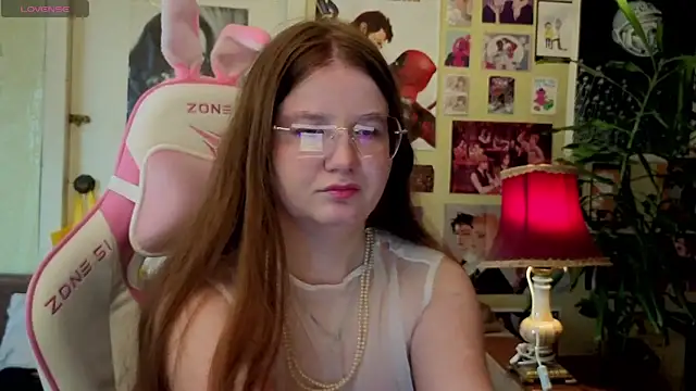 Snapshot of Sienna-Cow chatting on 10/10/25, 11:53 Sienna-Cow online show from 10/10/25, 11:53