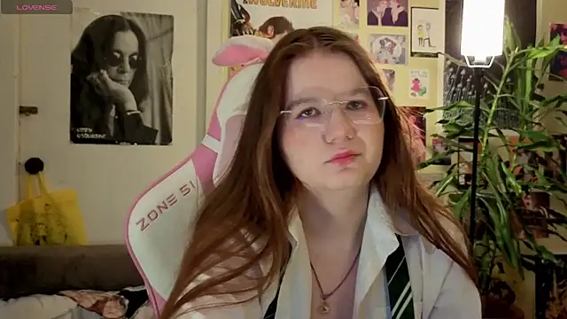 Snapshot of Sienna-Cow chatting on 10/24/25, 12:56 Sienna-Cow online show from 10/24/25, 12:56