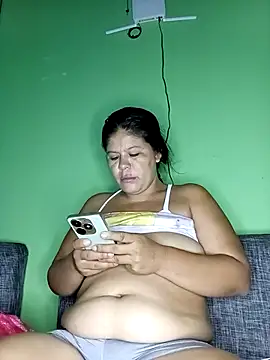 hotmom33 online show from 09/15/25, 11:10