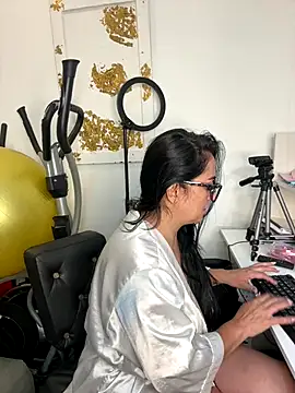 hotadhara01 online show from 11/06/25, 03:13