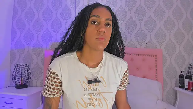 Snapshot of OnlyGia chatting on 09/28/25, 07:41 OnlyGia online show from 09/28/25, 07:41